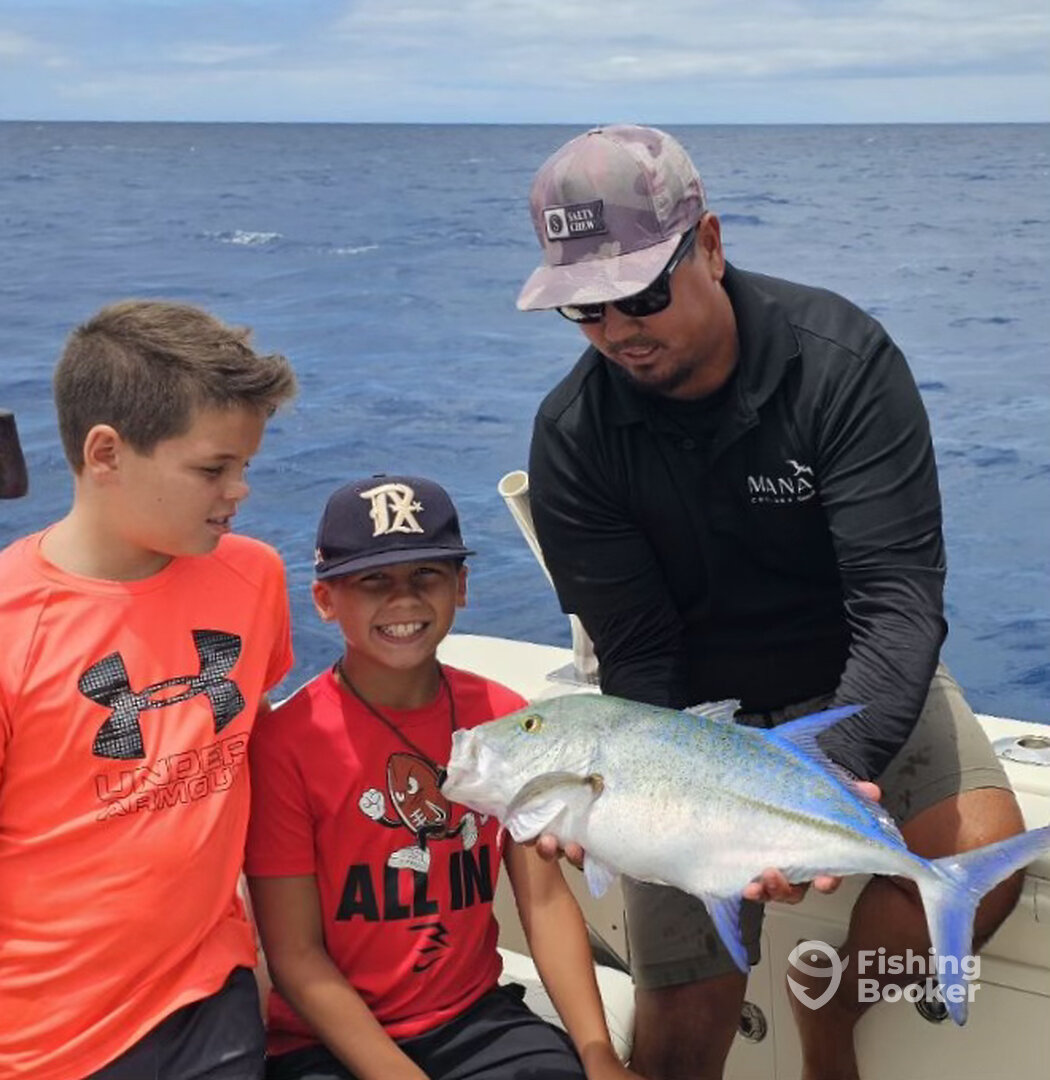 Beautiful Omilu and Mix Bottom: Bluefin Trevally off Ko Olina
